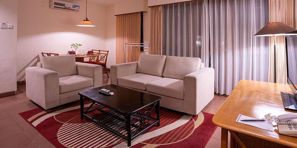 Plagoo Holiday Hotel Nusa Dua  Exterior photo